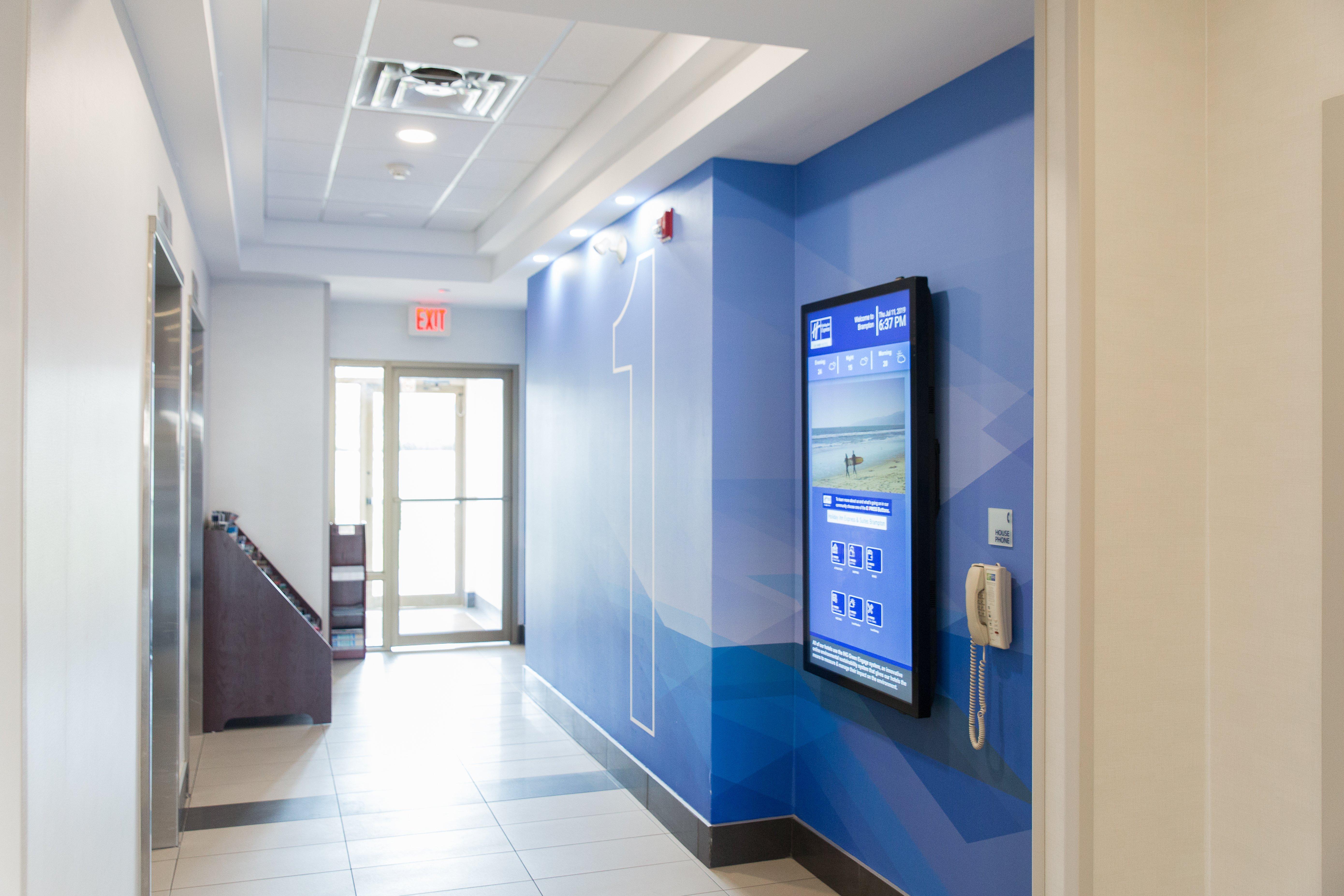Holiday Inn Express Brampton By Ihg Exterior photo