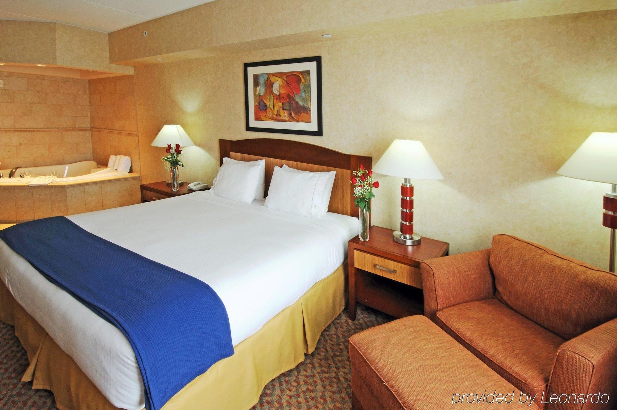Holiday Inn Express Brampton By Ihg Exterior photo