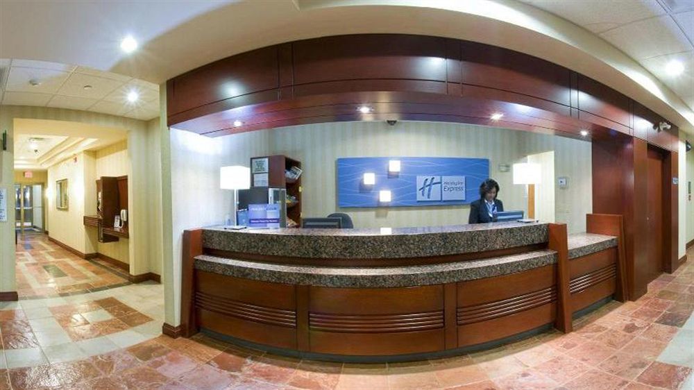 Holiday Inn Express Brampton By Ihg Exterior photo