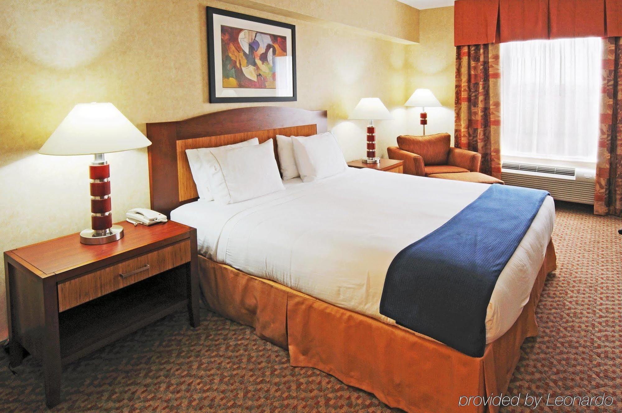 Holiday Inn Express Brampton By Ihg Exterior photo