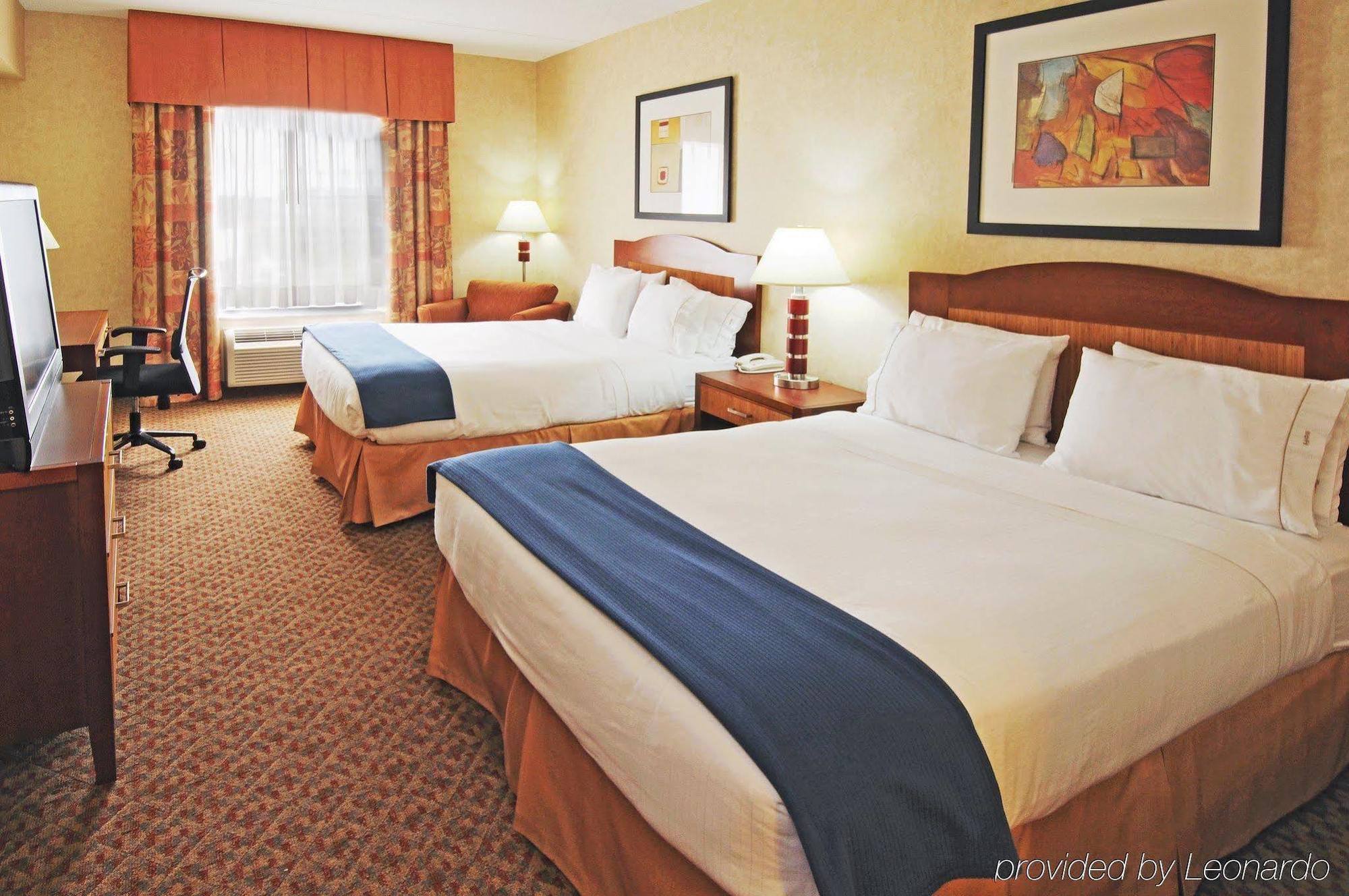 Holiday Inn Express Brampton By Ihg Exterior photo