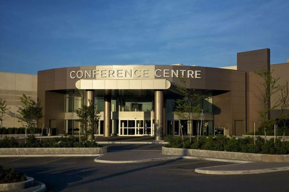 Holiday Inn Express Brampton By Ihg Exterior photo